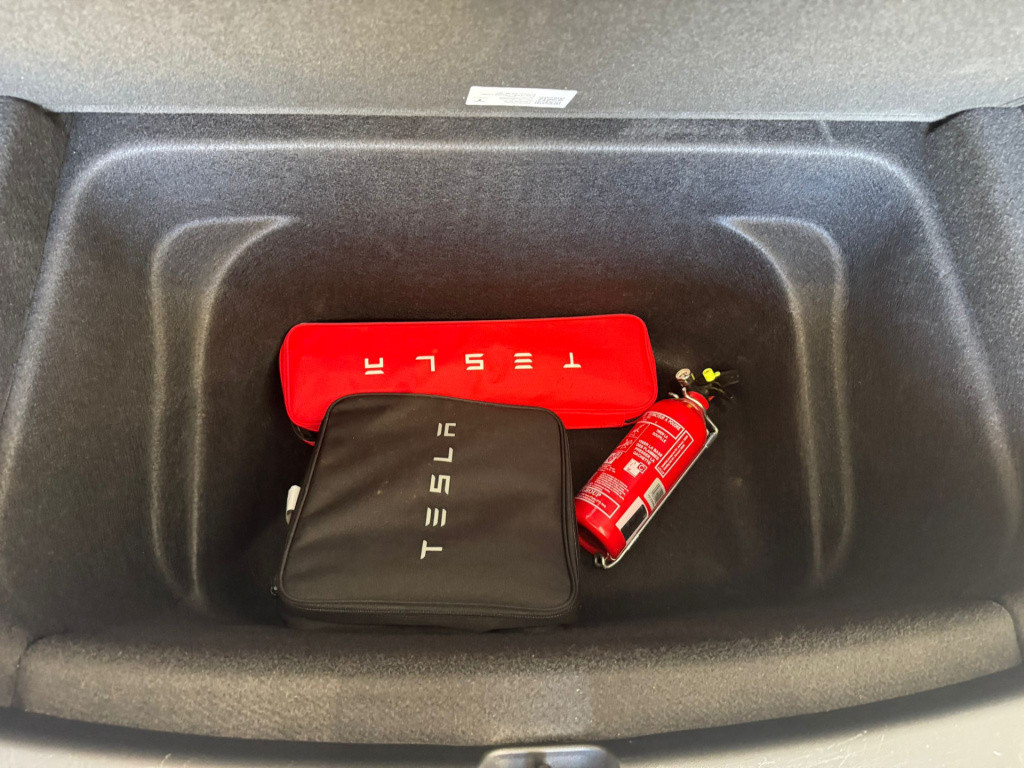Tesla Model Y rwd 58 kwh