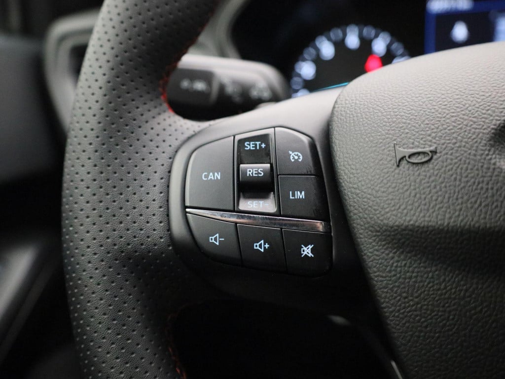 Ford Focus wagon 1.0 ecoboost hybrid st-line btw auto! | 17'' lmv | automaa