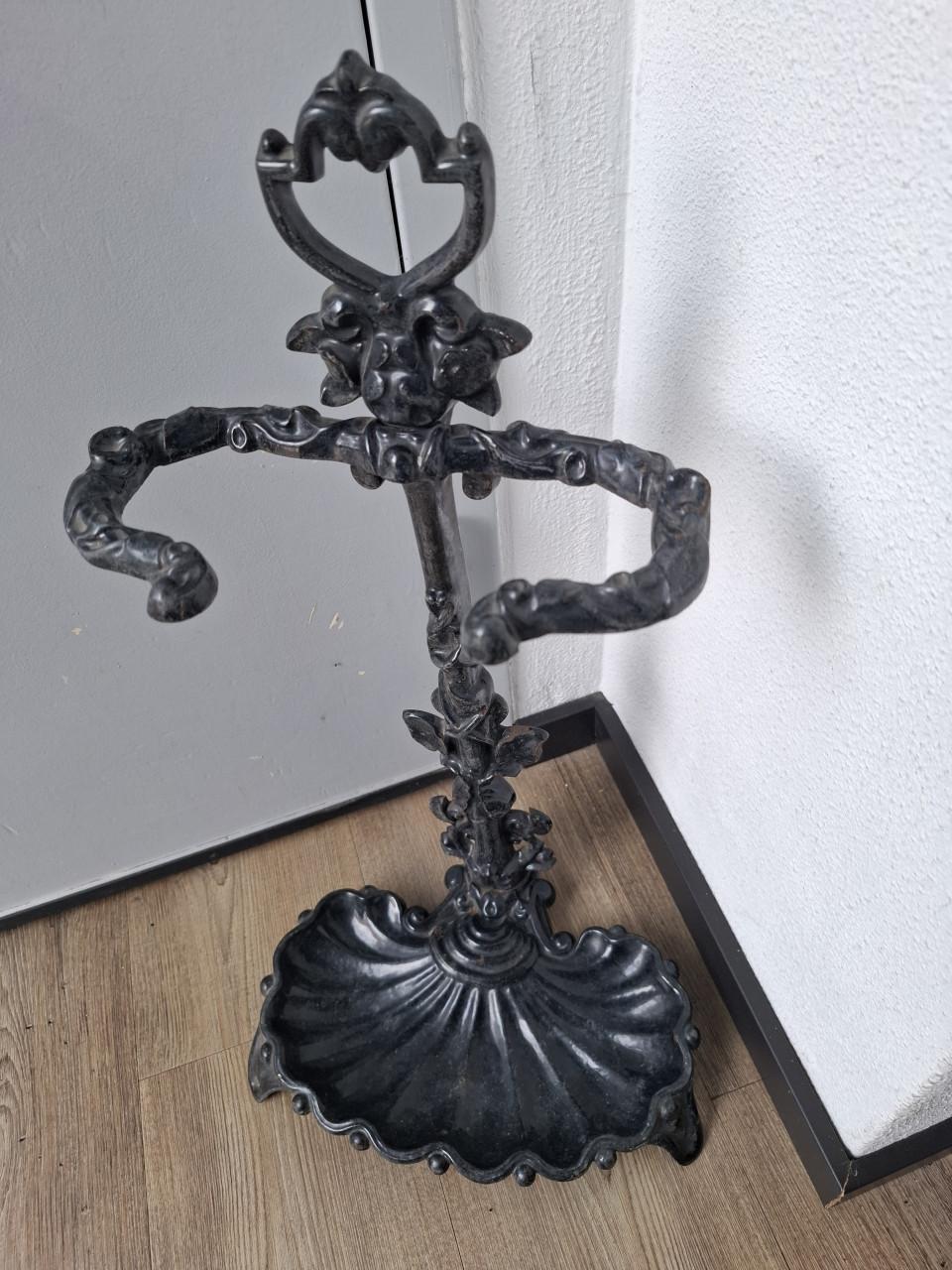 Antieke gietijzeren parapluhouder
