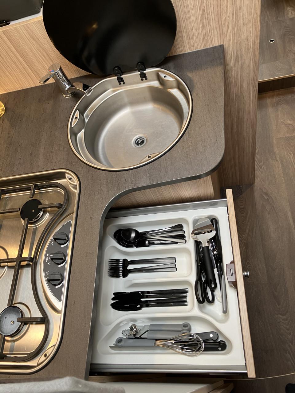 Te koop / huren; prachtige 4 pers. automaat camper 160 pk !!!