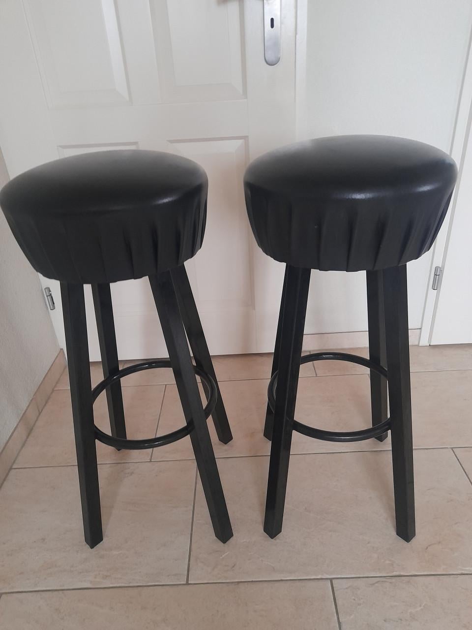 2 Barkrukken  (in goede nette staat )