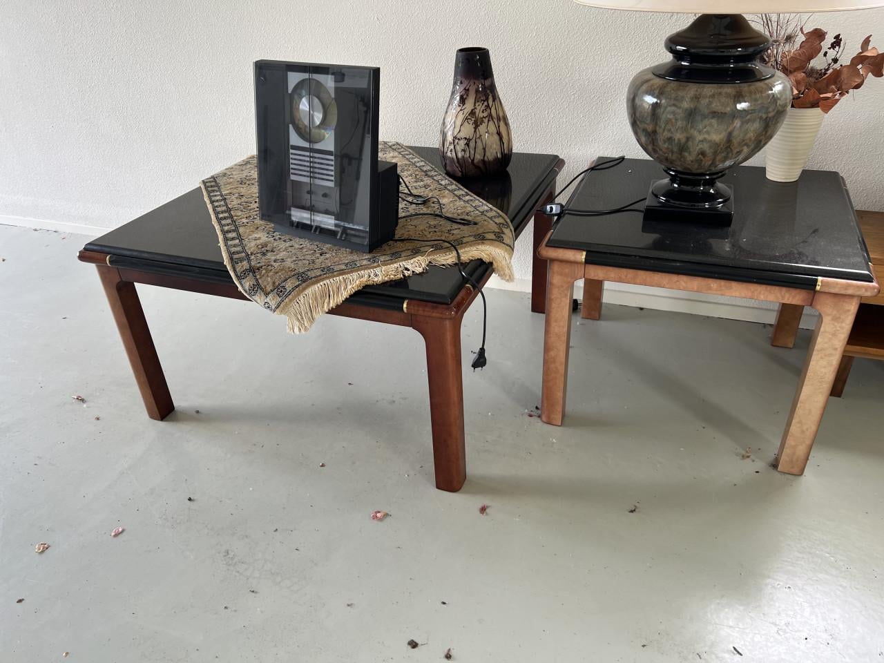 Tafel en bijzet tafel