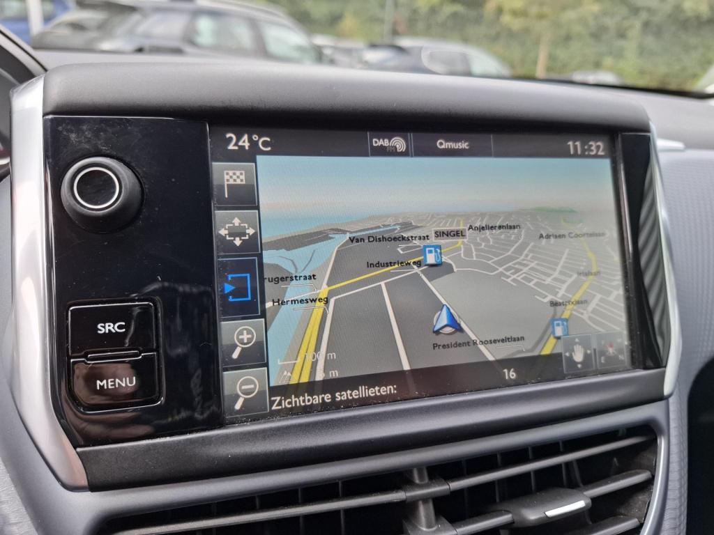 Peugeot 208 110 allure automaat eat6 nav/clima/camv