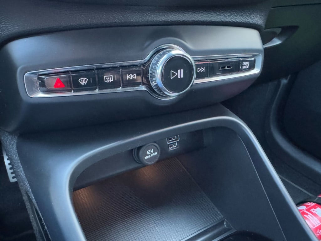 Volvo XC40 1.5 t4 recharge r-design