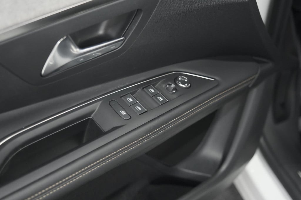 Peugeot 3008 puretech 130 gt | camera | adaptieve cruise control | elektron