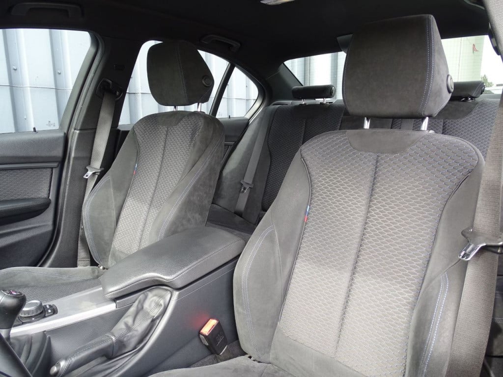 BMW 3-serie 320i high executive m-sportpakket | 19"