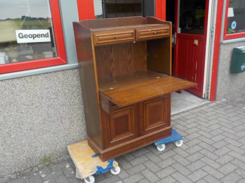 Zeer eenvoudig eiken bureau in goede staat