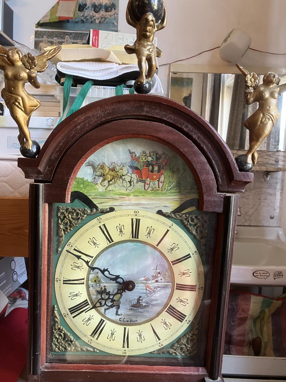 Friese staartklok, mooi beschilderde wijzerplaat