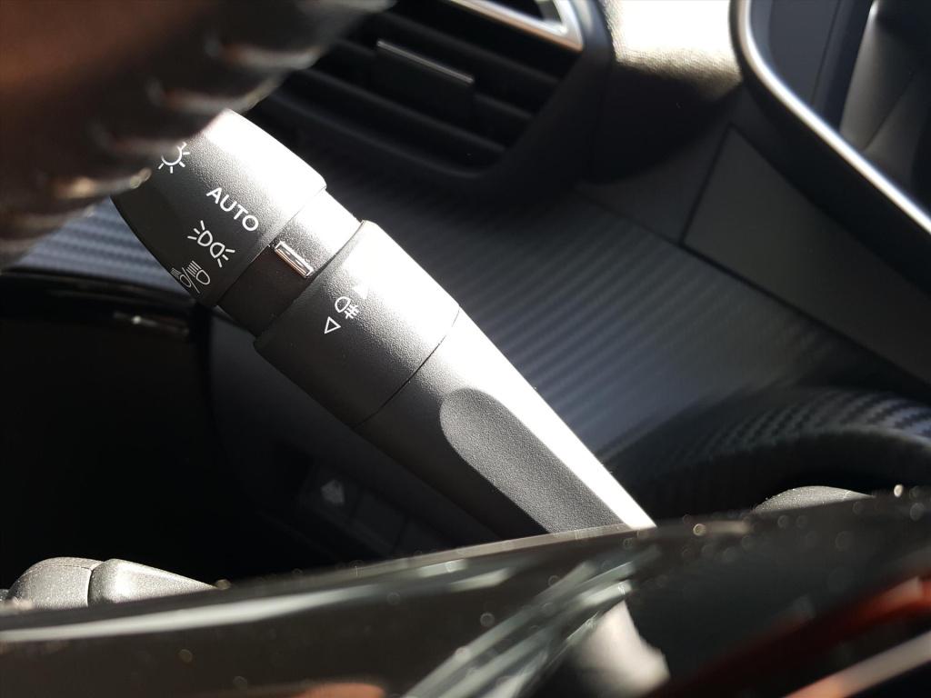 Peugeot 208 allure 1.2 pt-100pk navigatie | 3d-cockpit | apple carplay&andr