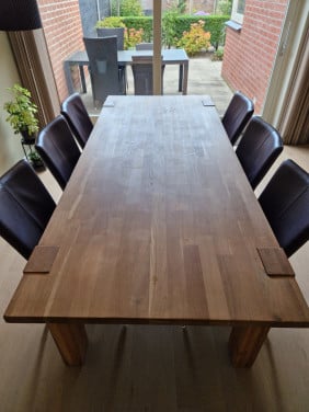 Eiken eettafel met 6 stoelen