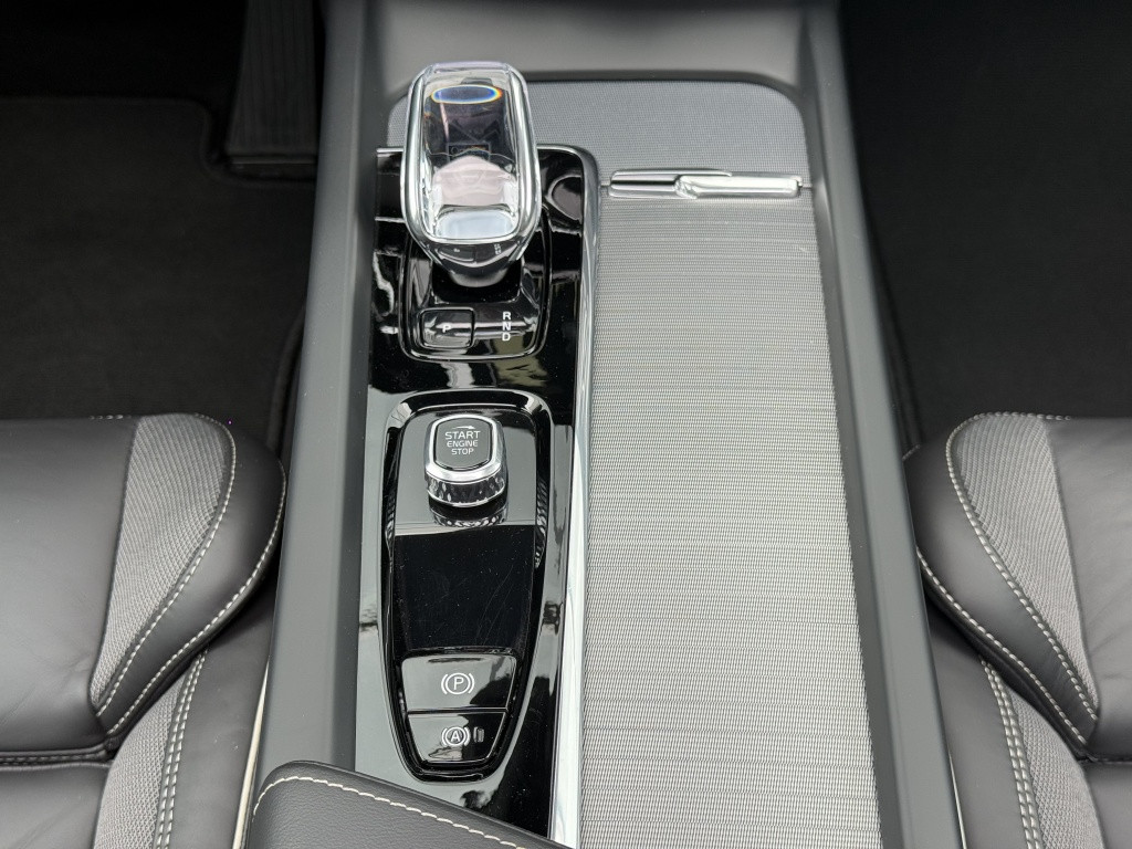 Volvo XC60 t8 455pk recharge black edition| panodak| trekhaak| adap.cruise|
