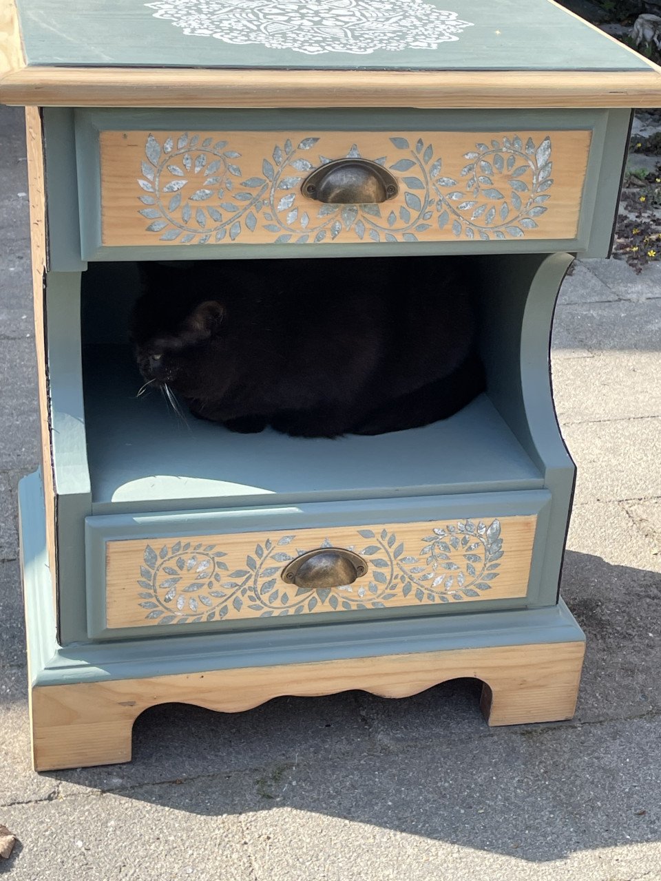 Diverse leuke meubeltjes te koop en tevens ook opknap meubeltje gevraagd