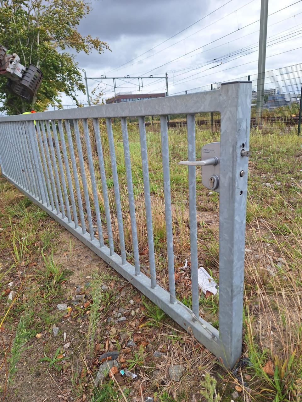 Stalen poort 1m hoog 10m breed