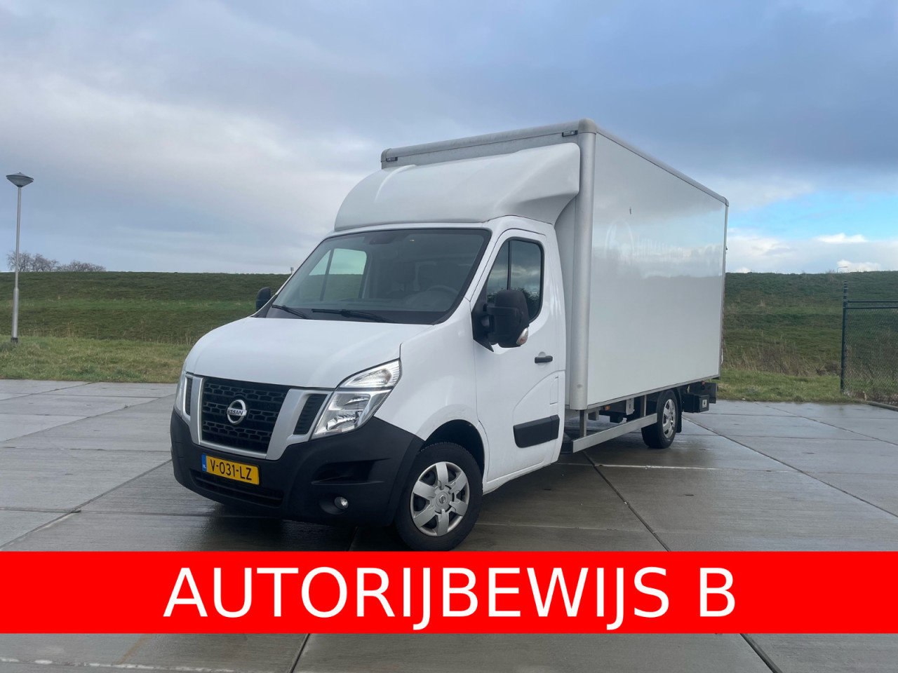 Bakwagen met laadklep te huur! kilometer en borg vrij €160,- Incl BTW