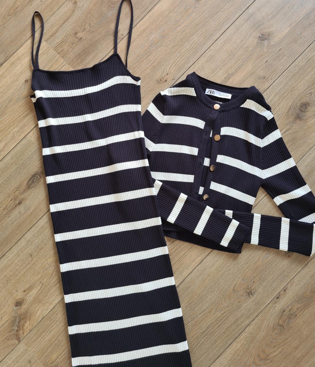 Zara gestreepte set bestaat uit een maxi-jurk + jasje / vestje