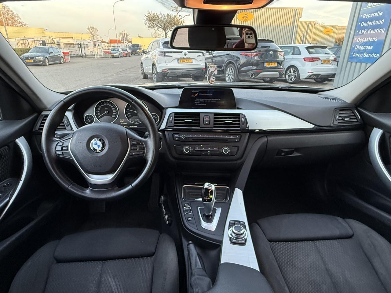 BMW 3-serie - 320i High Executive
