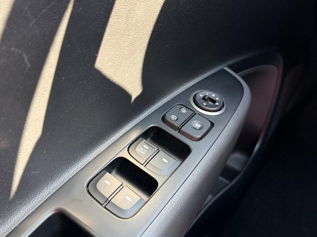 Hyundai I 10 1.0i go! 2017 | carplay | nav | radio | bluetooth | climate co