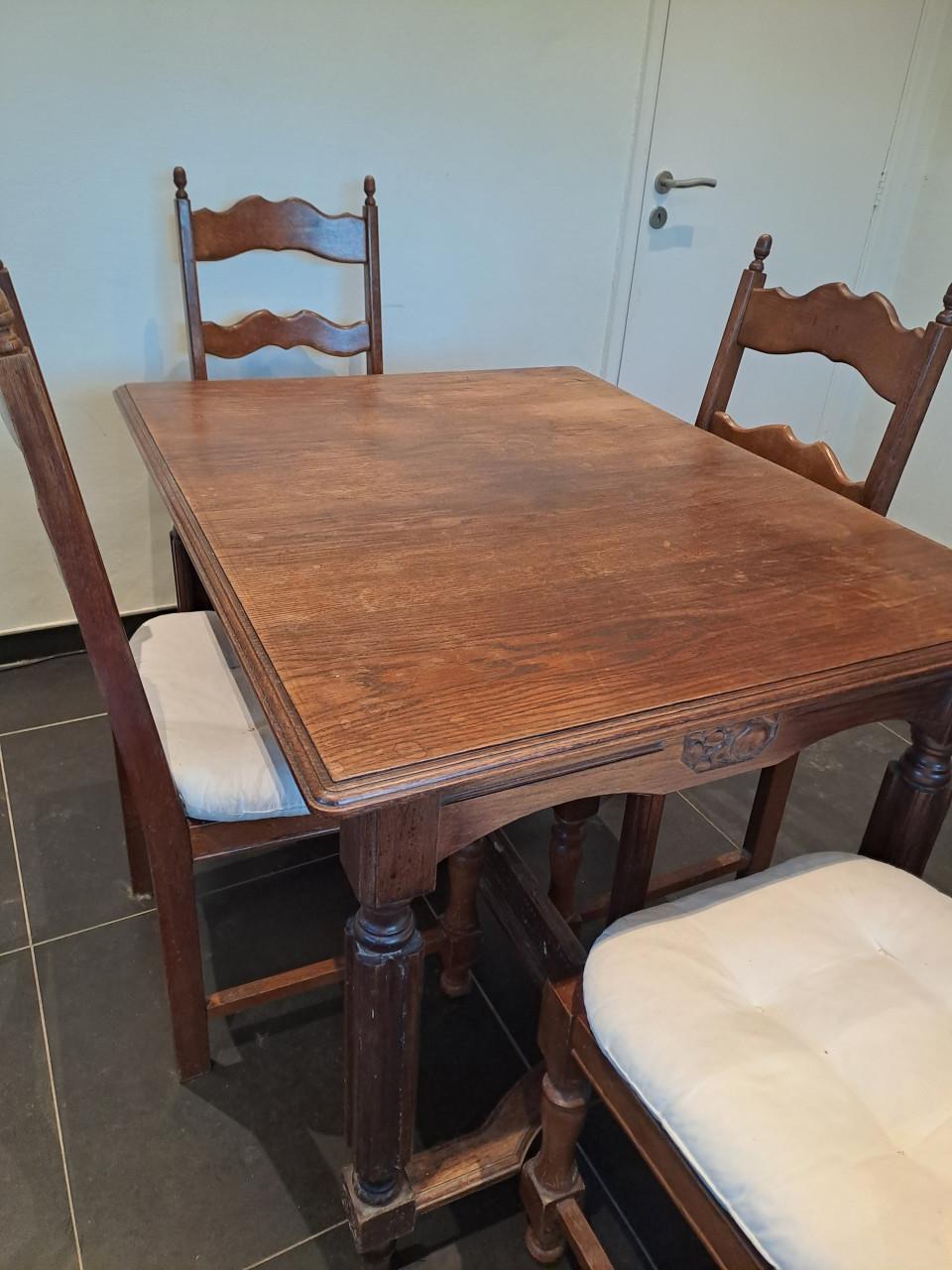 Eethoek met 4 stoelen