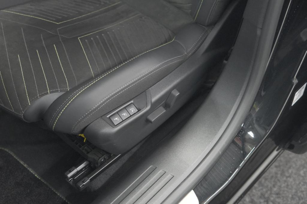 Peugeot 2008 puretech 130 eat8 gt | 360 camera | adaptieve cruise control |