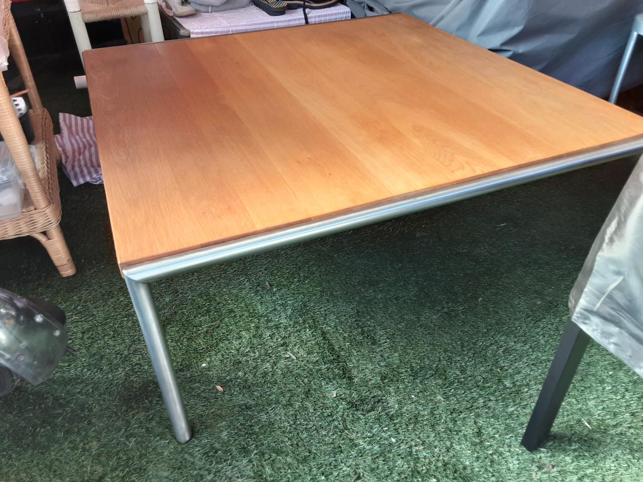 Prachtige  salontafelmetaal met hout ziet er als nieuw  uit