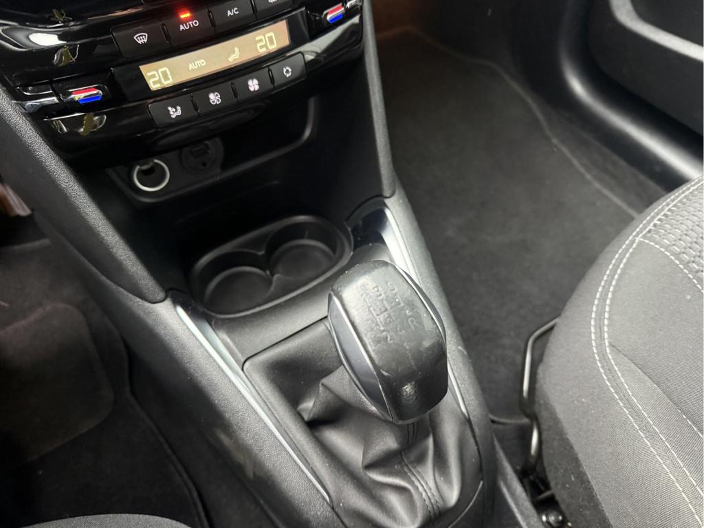 Peugeot 208 1.2 puretech blue lease executive 5-drs