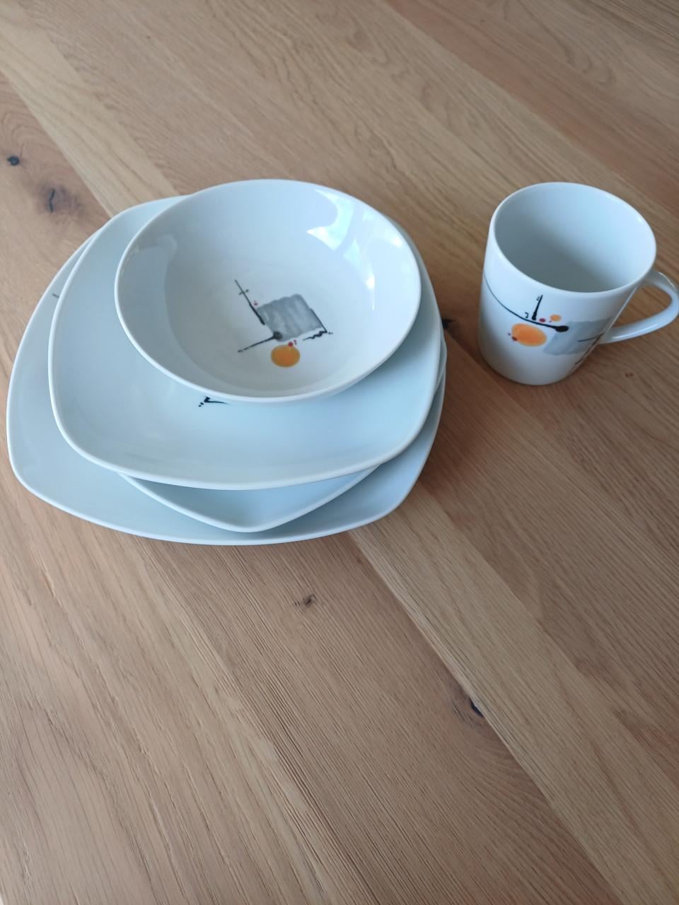 Te Koop: Vrolijk  gekleurde Servies set Sunrise
