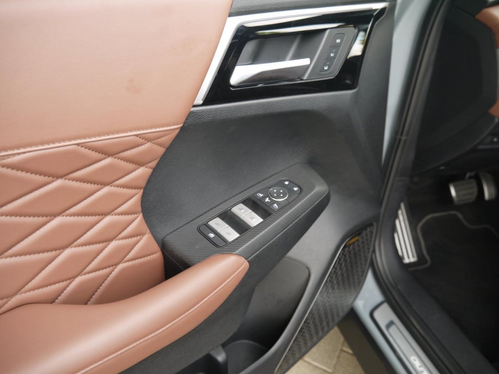 Mitsubishi Outlander 2.4 phev instyle+