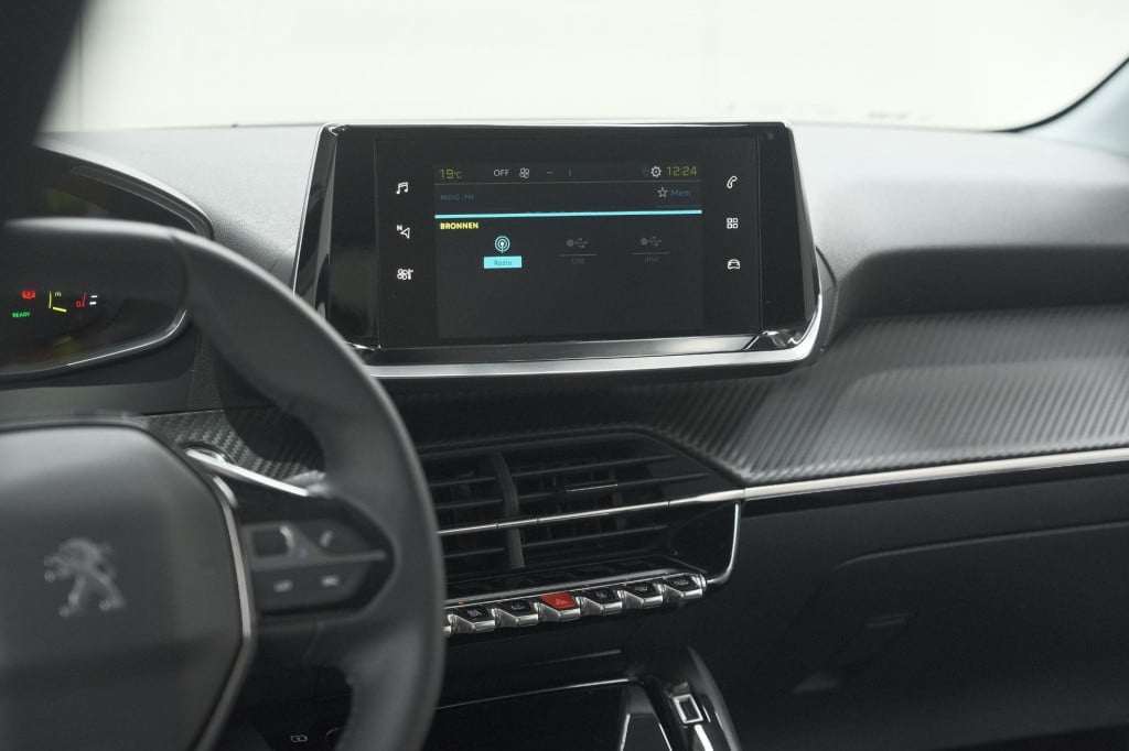 Peugeot 208 ev allure 50 kwh | 3 fase laadfunctie | parkeersensoren | apple