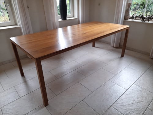 Grote tafel 100 x 220 x 76H (in goede staat)