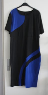 Zwart met blauwe jurk maat 3xl