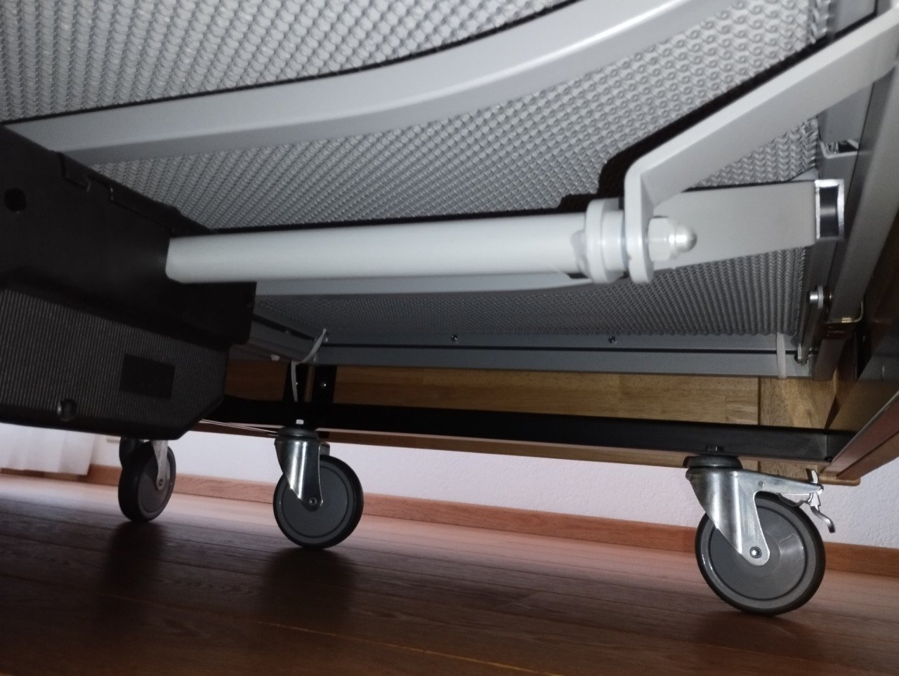 Bed met elektrische bediening te koop