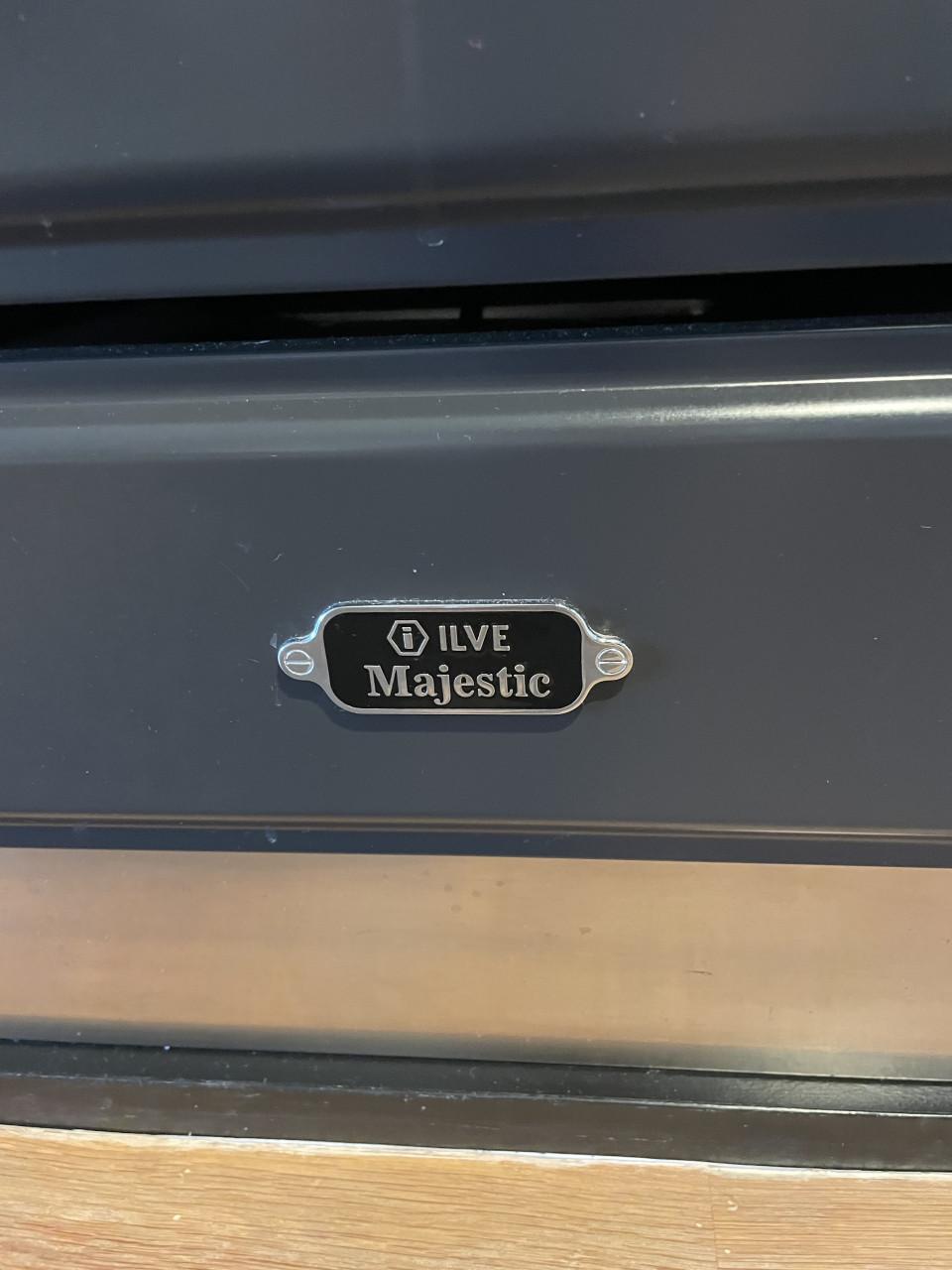 Gasfornuis met 90 cm. Elektrische oven (Ilve Majestic Techno 90 gas)