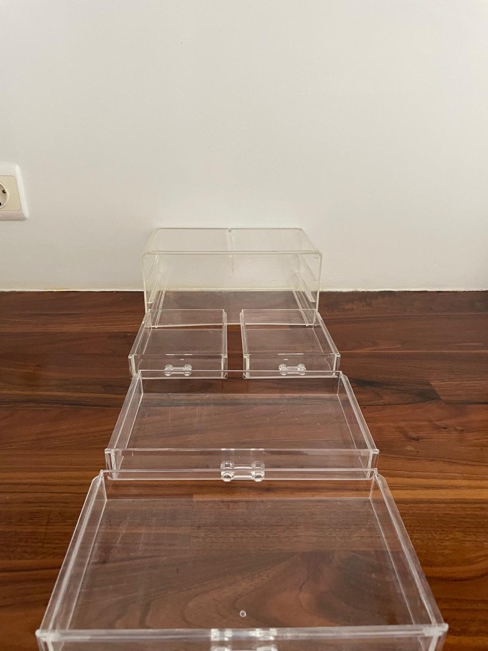 Make-up organizer