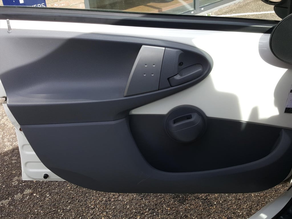 Peugeot 107 1.0 12v 68pk 5d xs airco | radio & cd-speler | lage km-stand | 