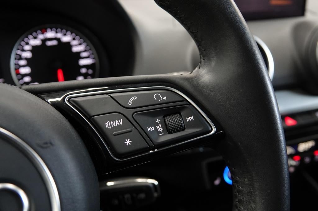 Audi Q2 1.0 tfsi sport | pdc | 19" | leder | stoelverw. |