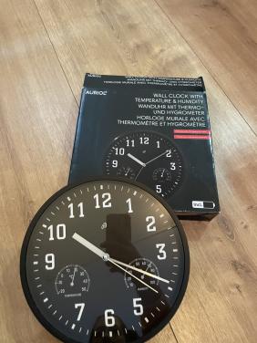 Nieuwe wandklokken met thermo- en hygrometer
