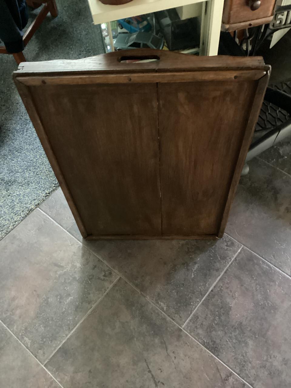 Ouderwetse theetray (dienblad op voet)