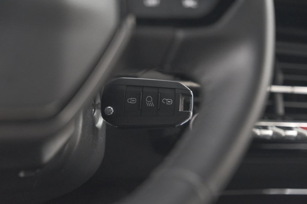 Peugeot 2008 puretech 130 eat8 blue lease allure | camera | navigatie | par
