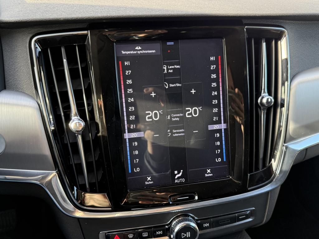 Volvo V90 t4 190pk momentum |adap.cruise| leder | trekhaak | stoel/stuurve