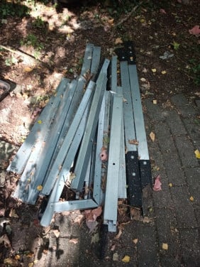 Oude fietsen resten magnelestaal oud ijzer gratis