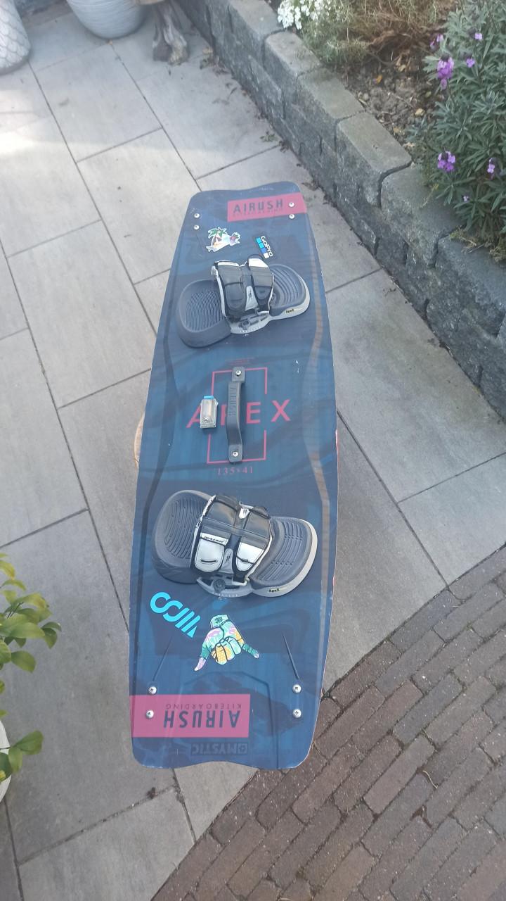 Volledige Naish kitesurf set met 2 kites