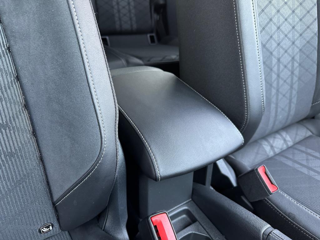 Volkswagen T-cross 1.5 tsi 150pk dsg r-line | camera | trekhaak | navi | iq