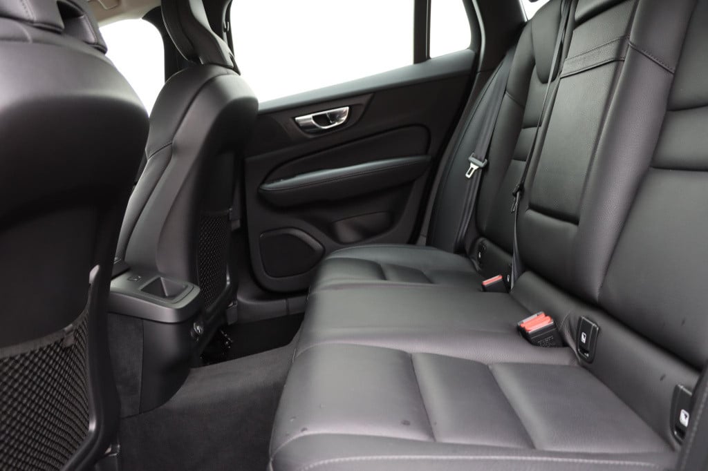 Volvo V60 2.0 t5 momentum 250pk