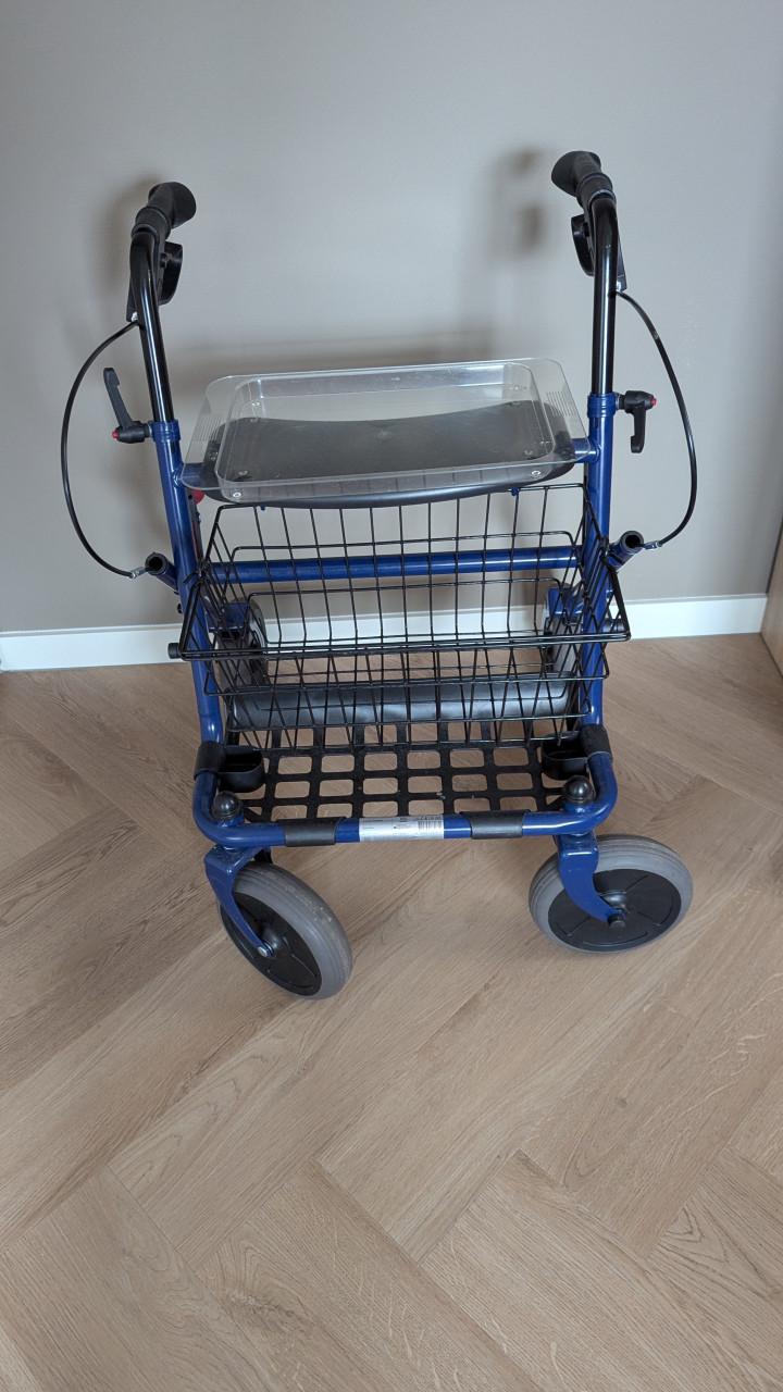 Rollator met dienbld