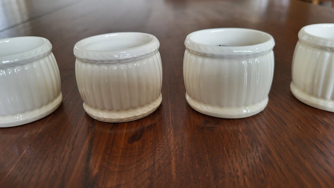 Set van 4 Wedgwood Edme servetringen
