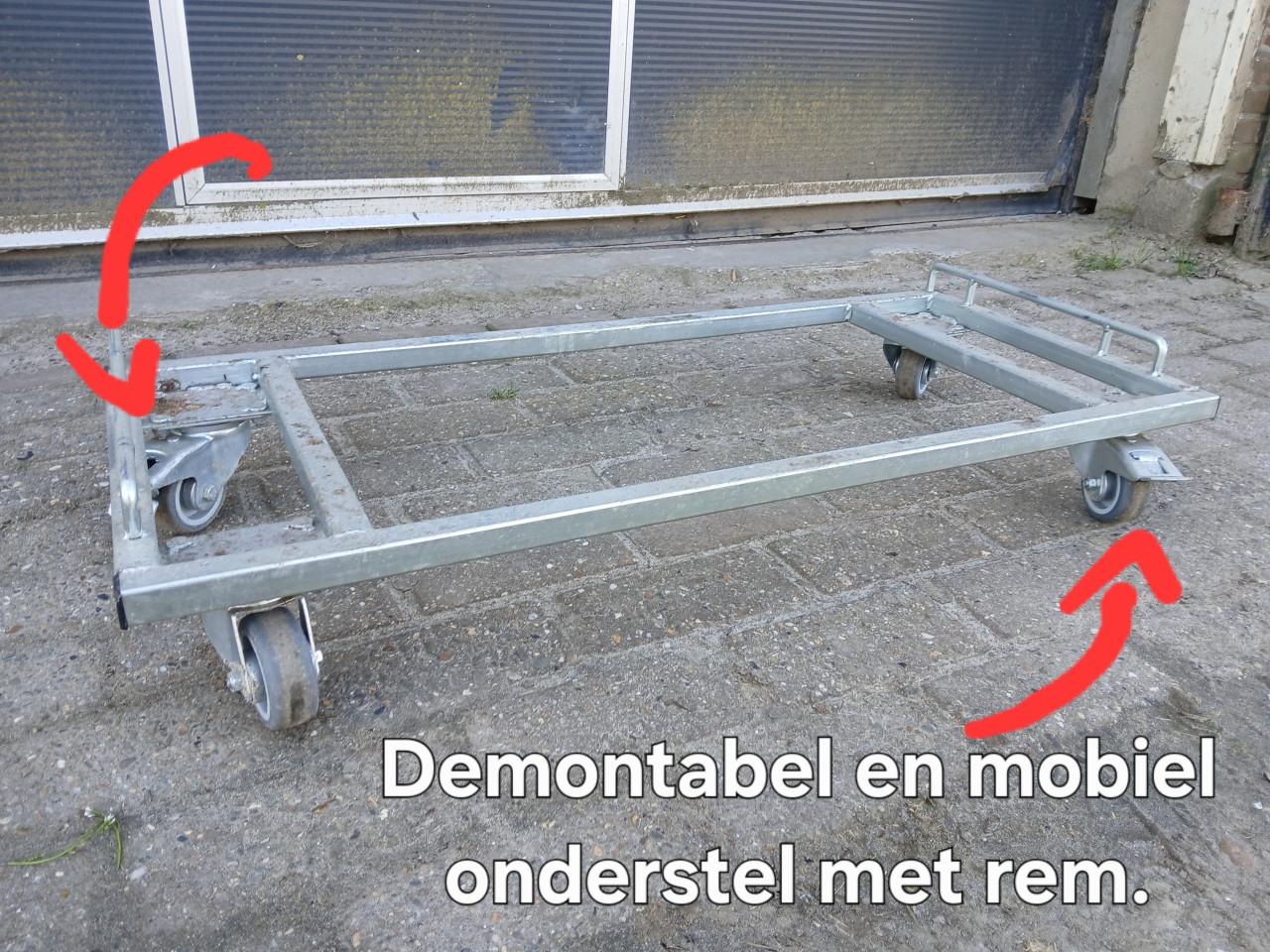 Draadmand, stelling, vakkenkast, winkeldisplay voor magazijn of garage.
