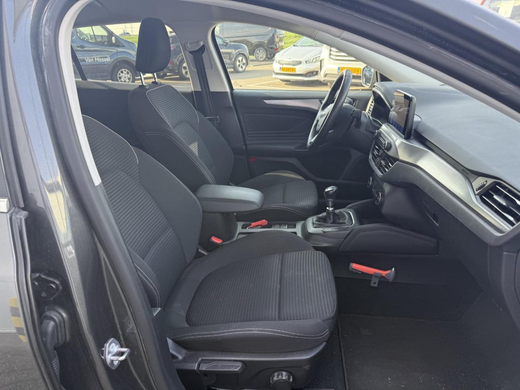 Ford Focus wagon 1.0 ecoboost titanium business 18'' lmv | winter pack | le