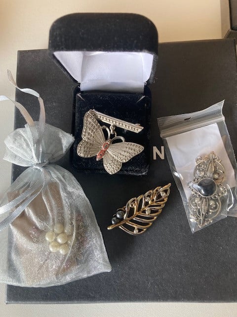 Broche en Hoedenspelden