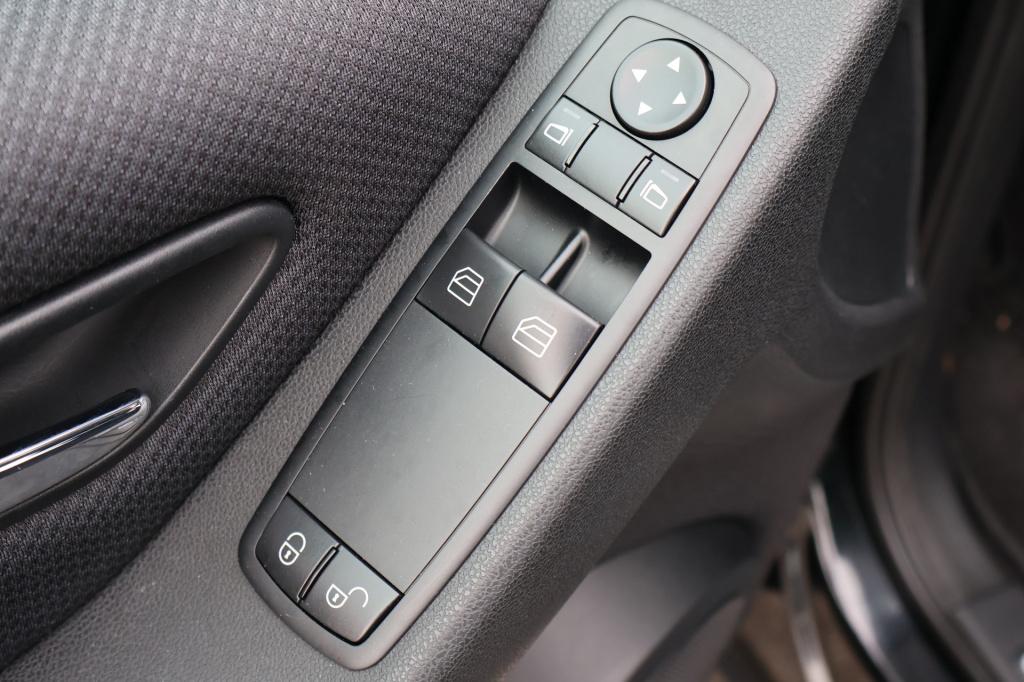 Mercedes-Benz A-Klasse 160 business class i automaat i tempomaat i airco i 