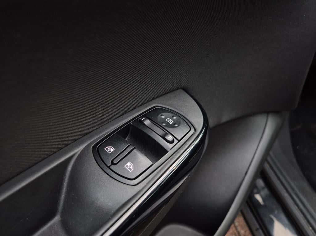 Opel Corsa 1.0 turbo ecoflex / dealeronderhouden / stuur- stoelverwarming /